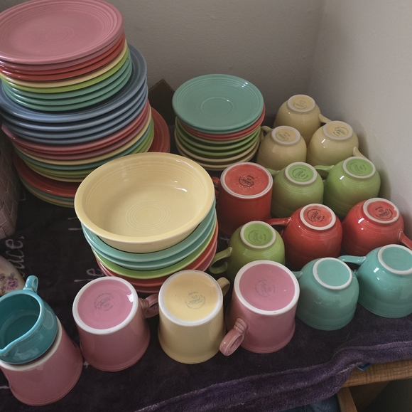 Fiestaware Chartreuse Salad Plate Fiesta Retired Green 7 1/4 inch Small Plate - Picture 3 of 3